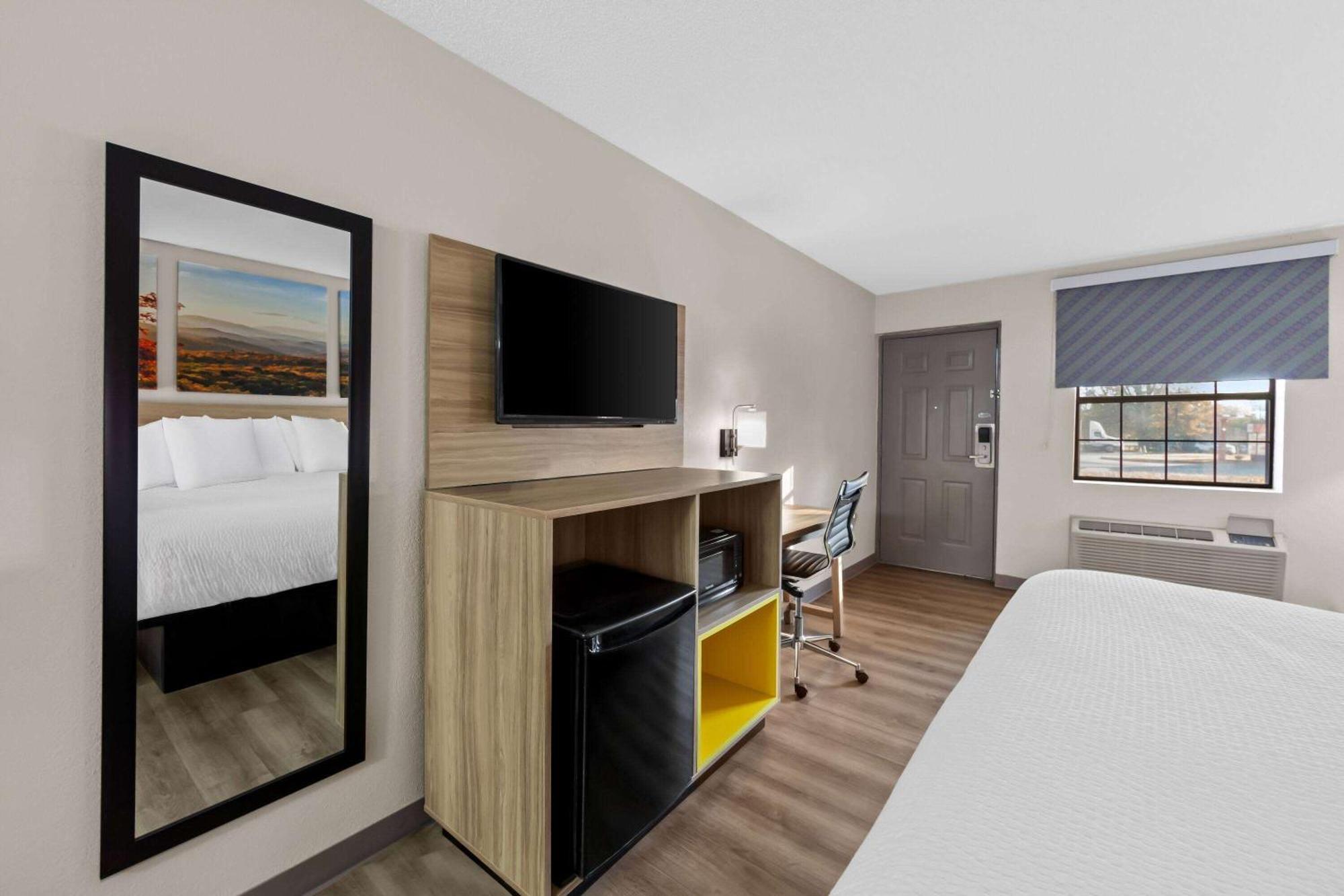 Days Inn By Wyndham Brownsville Екстериор снимка