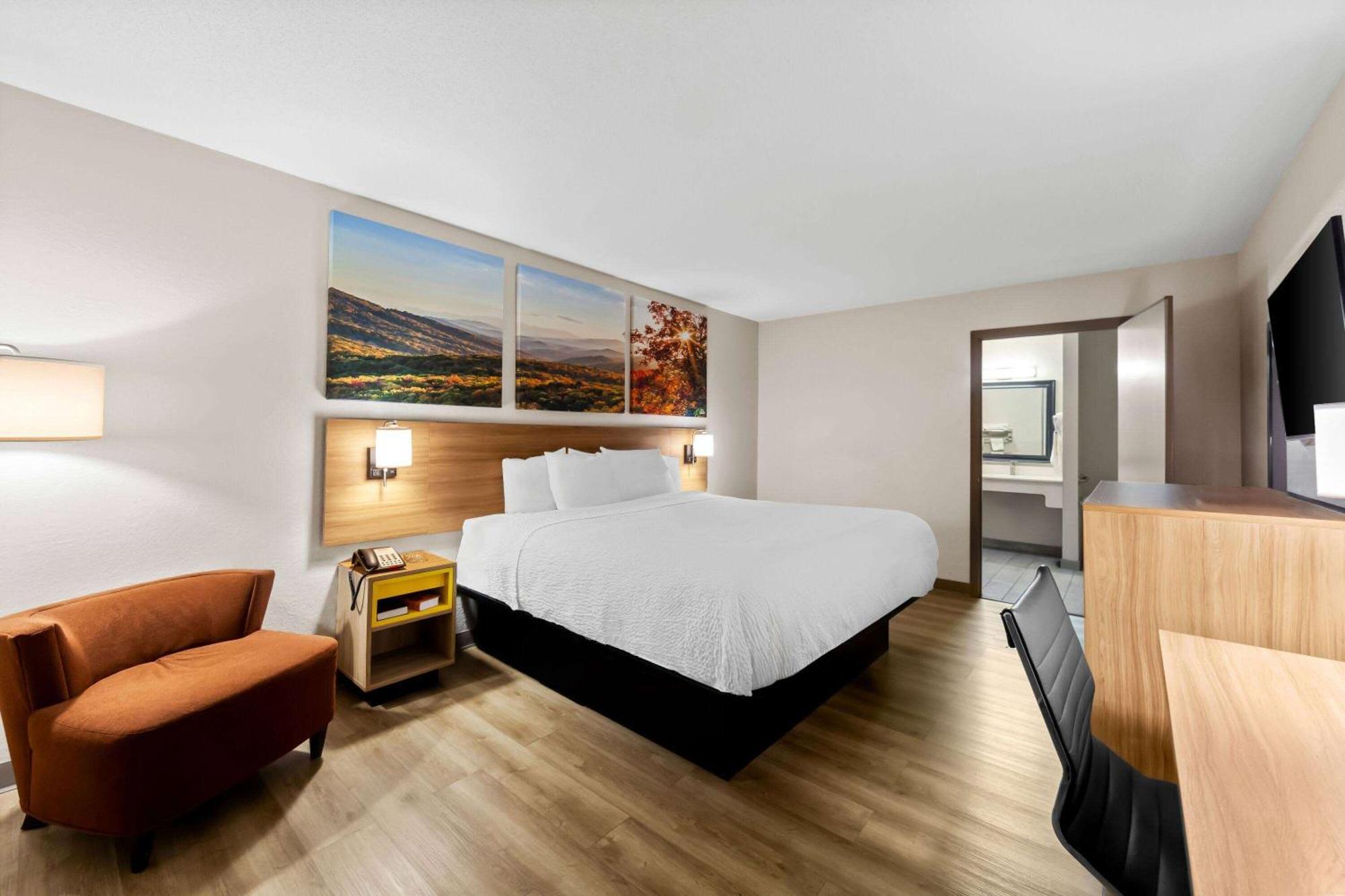 Days Inn By Wyndham Brownsville Екстериор снимка