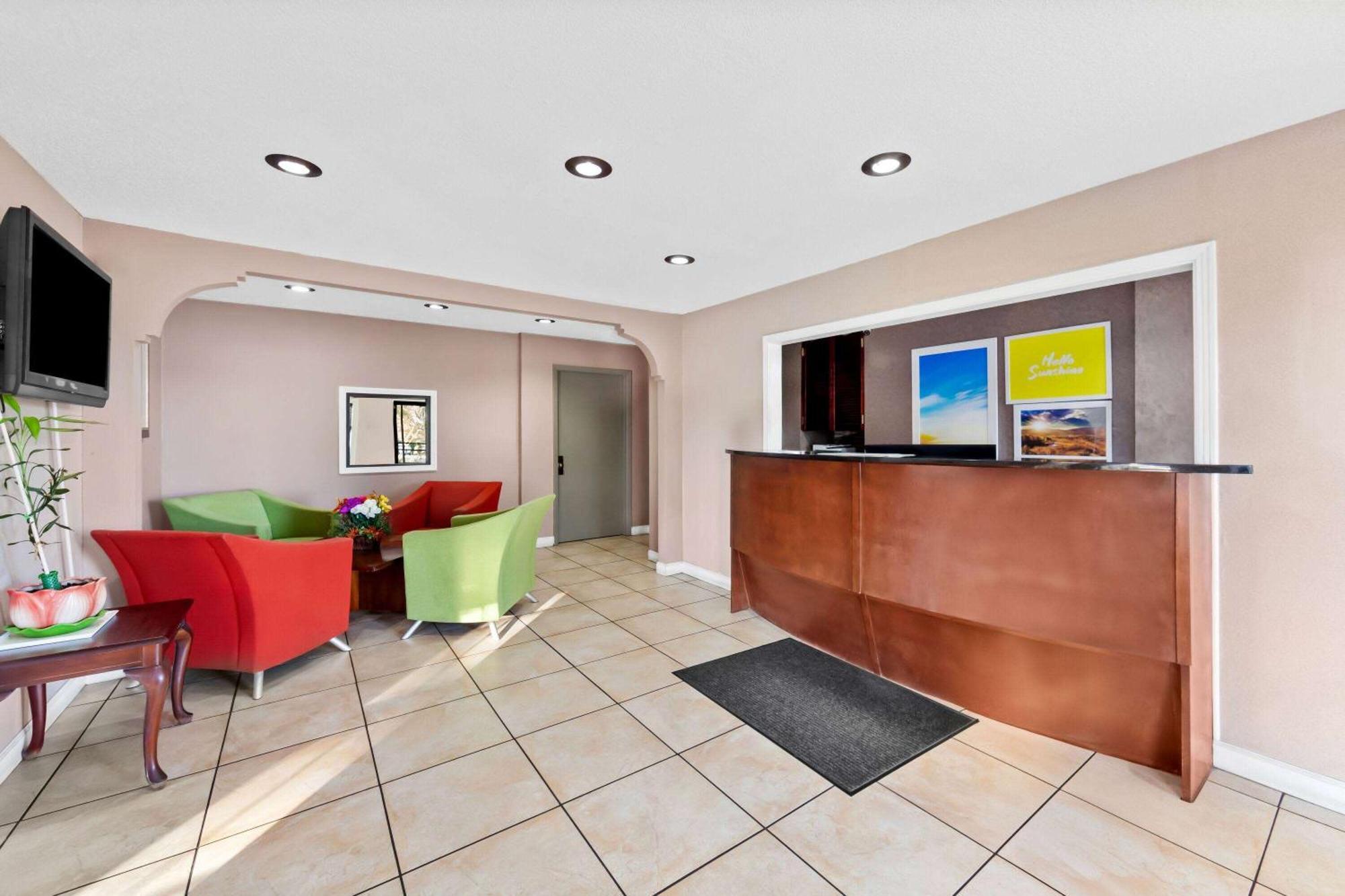 Days Inn By Wyndham Brownsville Екстериор снимка