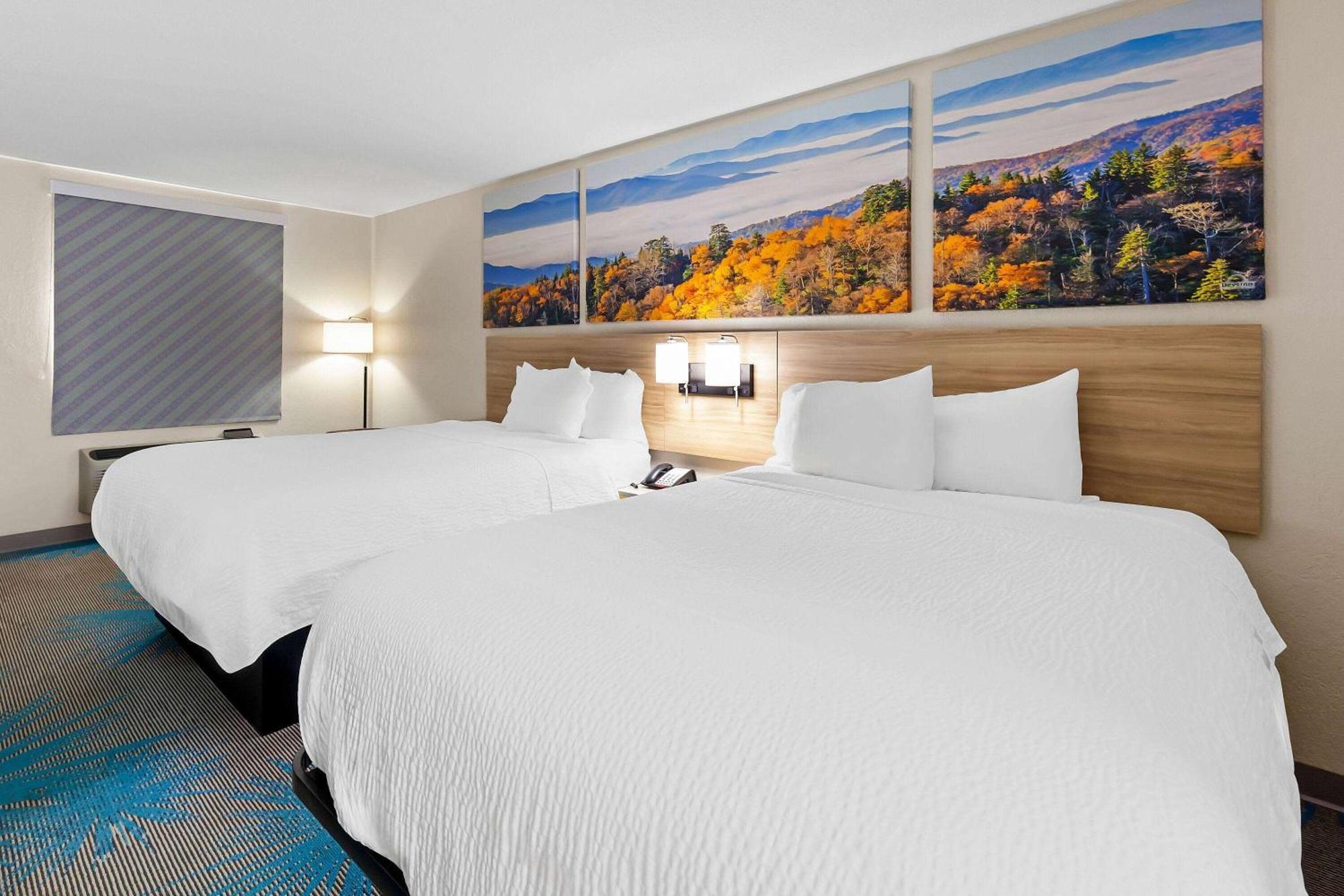 Days Inn By Wyndham Brownsville Екстериор снимка